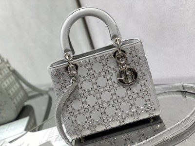  Handbag   Dior  size  24 cm