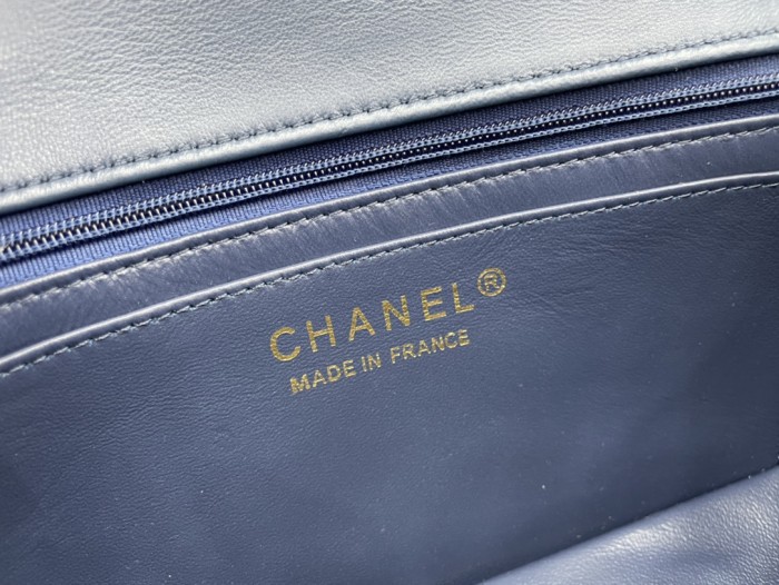 Handbag   Chanel  size  20 cm