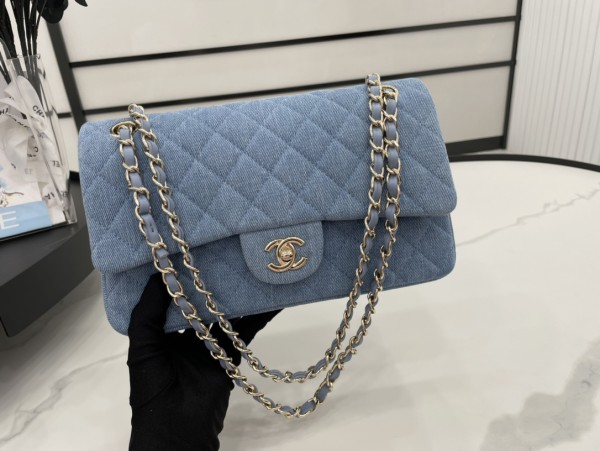 Handbag   Chanel  size  20 cm