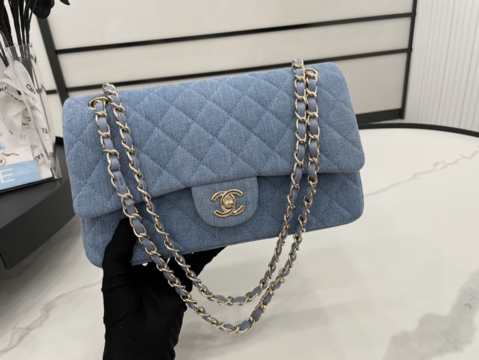 Handbag   Chanel  size  20 cm