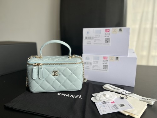  Handbag   Chanel  AP2199  size  17cmx9.5cmx8 cm 