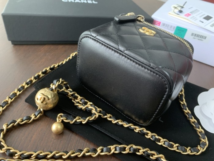 Handbag   Chanel  size  8.5cmx11cmx7 cm