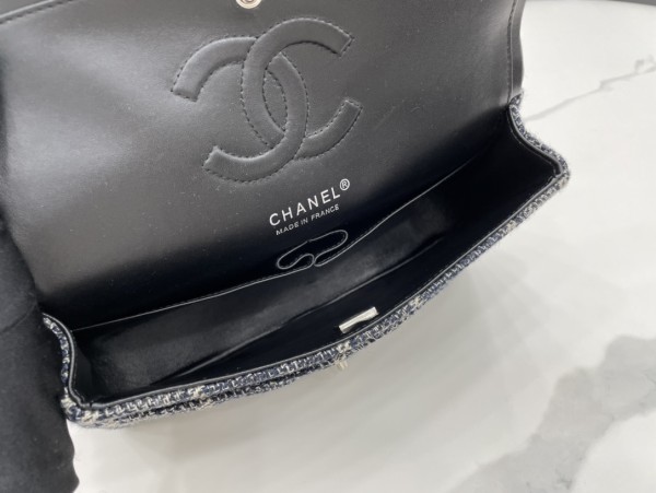 Handbag   Chanel  size 25 cm 