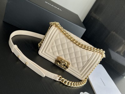 Handbag   Chanel  size 20 cm