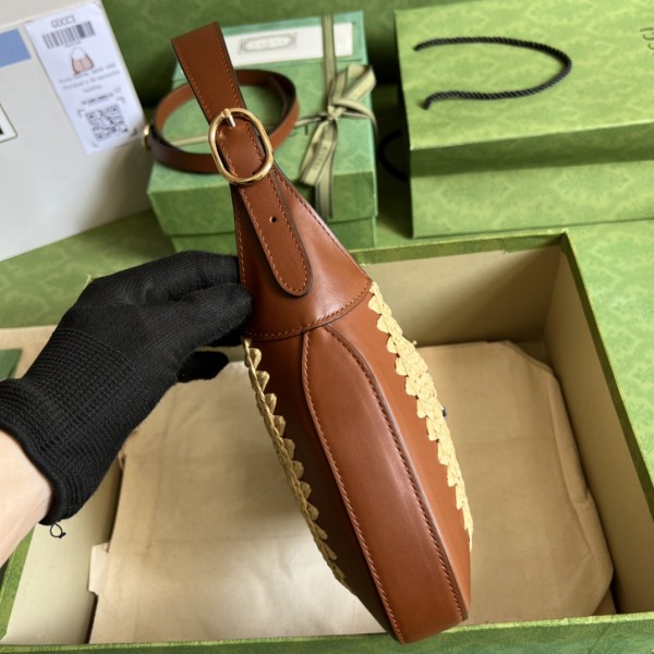 Handbag   Chanel  636709  size  27.5*19*4 cm