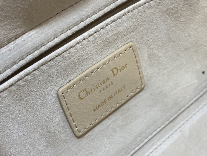 Handbag   Dior size  26*6*14 cm
