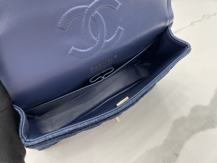 Handbag   Chanel  size 25 cm