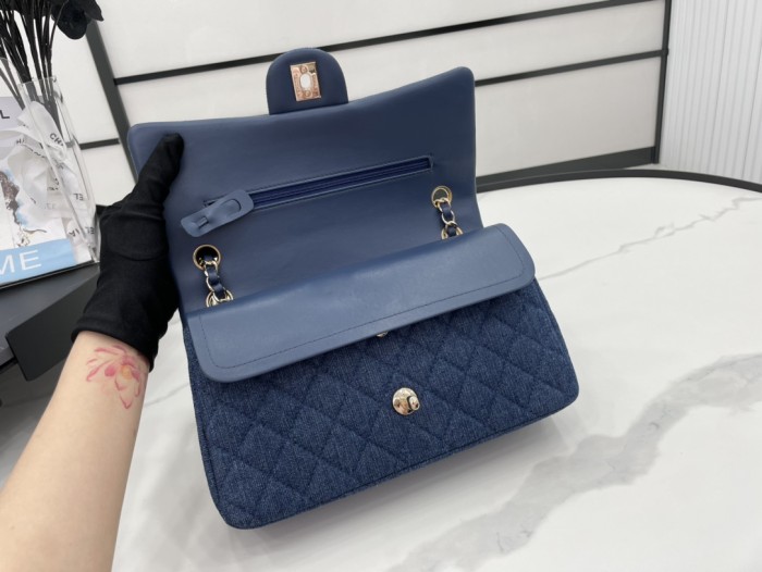 Handbag   Chanel  size 25 cm