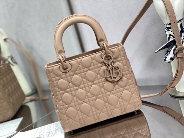  Handbag   Dior  size  24 cm