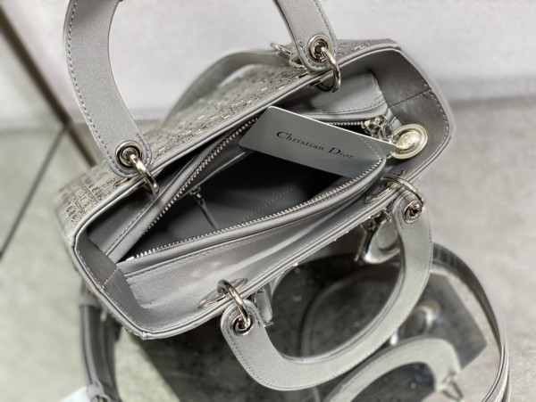  Handbag   Dior  size  24 cm