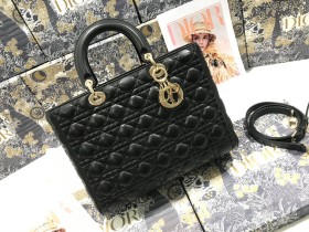 Handbag   Dior  M0566 size  32*25*11   cm