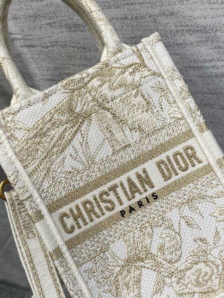  Handbag   Dior   size  13.5*5*18 cm