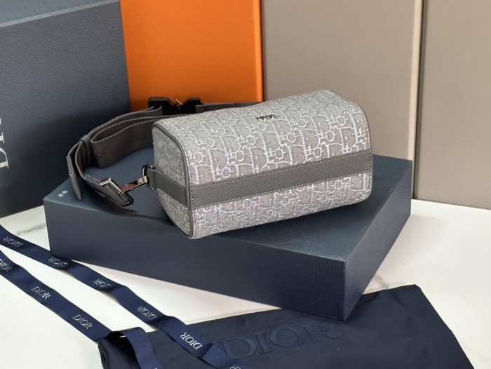 Handbag  Dior  93335  size  22 x 10.5 x 12.5  cm