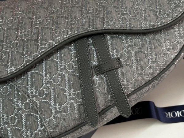 Handbag  Dior  93305  size  26 x 19 x 4.5  cm