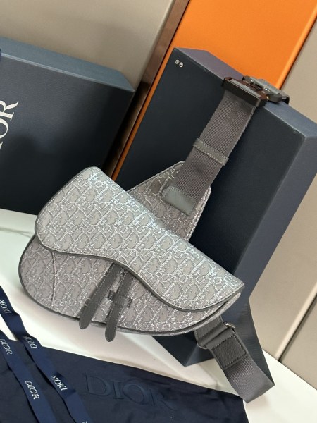 Handbag  Dior  93305  size  26 x 19 x 4.5  cm