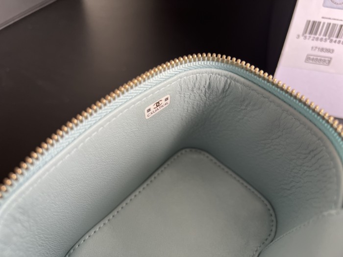  Handbag   Chanel  AP2198  size  11cmx8.5cmx7 cm