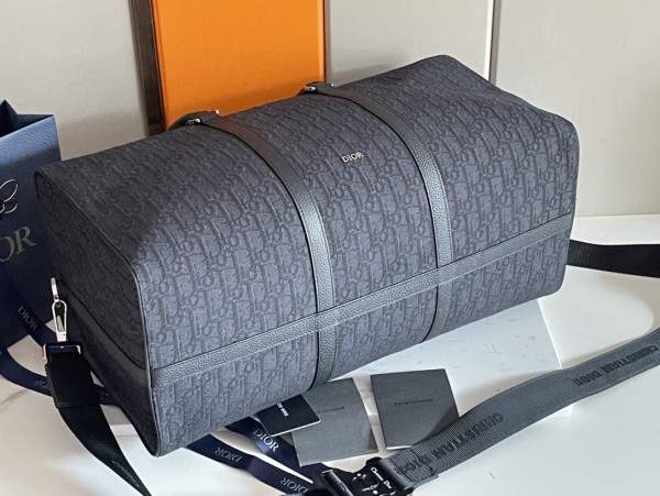 Handbag  Dior  93338  size  50 x 25 x 21.5  cm