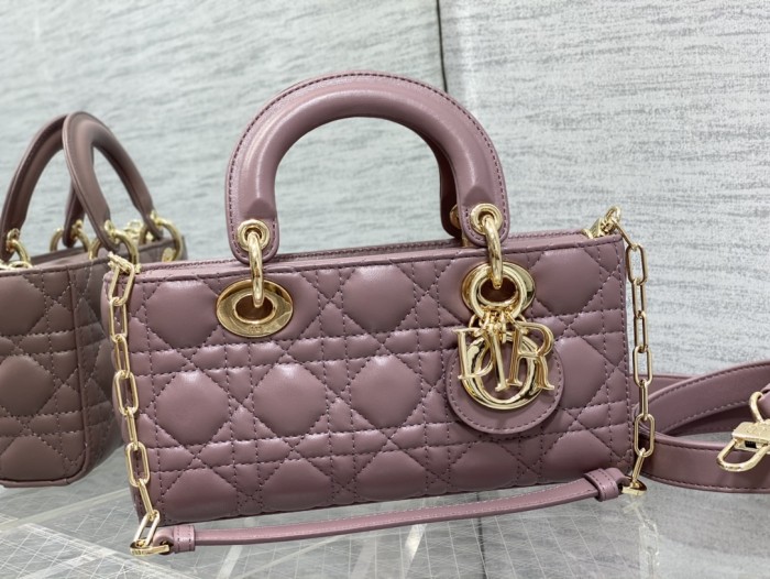 Handbag   Dior  size  22.5*6*11.5 cm
