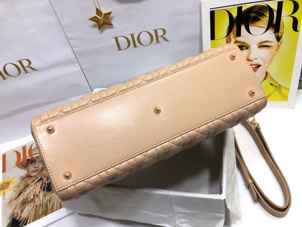 Handbag   Dior  M0566 size 32*25*11  cm