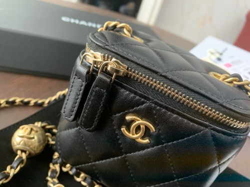 Handbag   Chanel  size  8.5cmx11cmx7 cm
