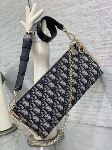 Handbag   Dior  size  27×12×5 cm
