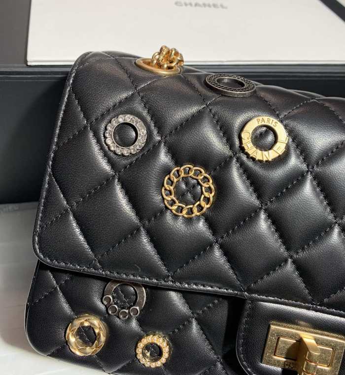 Handbag   Chanel  size  25  cm