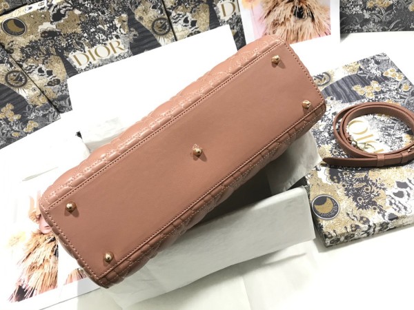 Handbag   Dior  M0566  size  32*25*11  cm