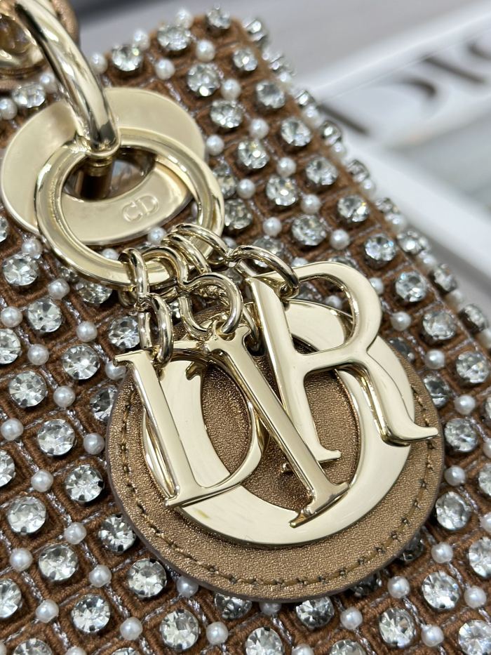 Handbag   Dior M0505  size  17 x 15 x 7  cm