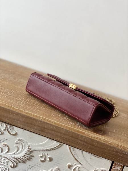 Handbag   Chanel  AP81214  size  10*18*4.5 cm