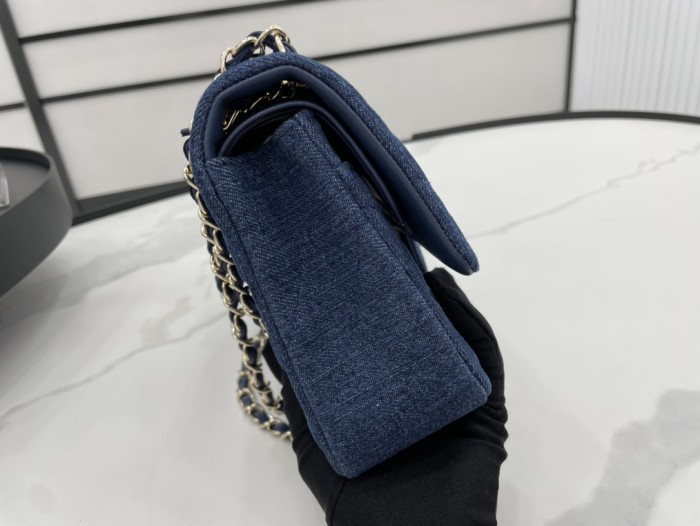 Handbag   Chanel  size 25 cm