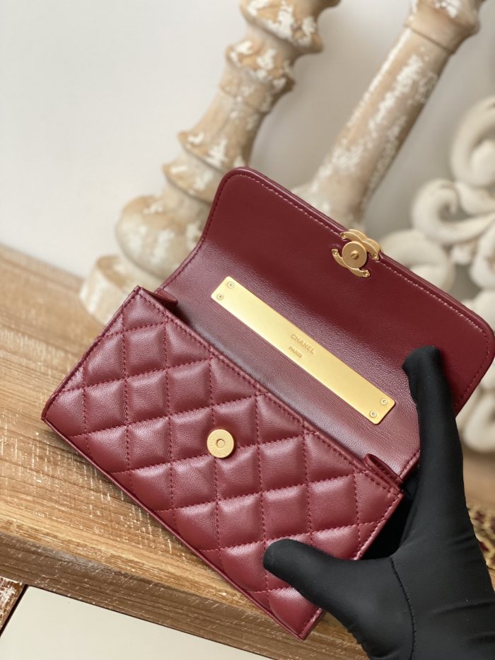 Handbag   Chanel  AP81214  size  10*18*4.5 cm