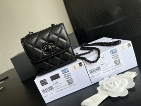  Handbag   Chanel  81633  size  11cmx11cmx5 cm  