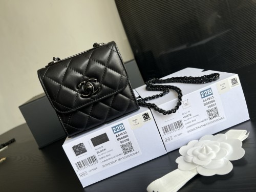  Handbag   Chanel  81633  size  11cmx11cmx5 cm  