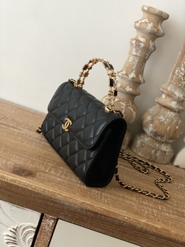 Handbag   Chanel  AP81214  size  10*18*4.5 cm