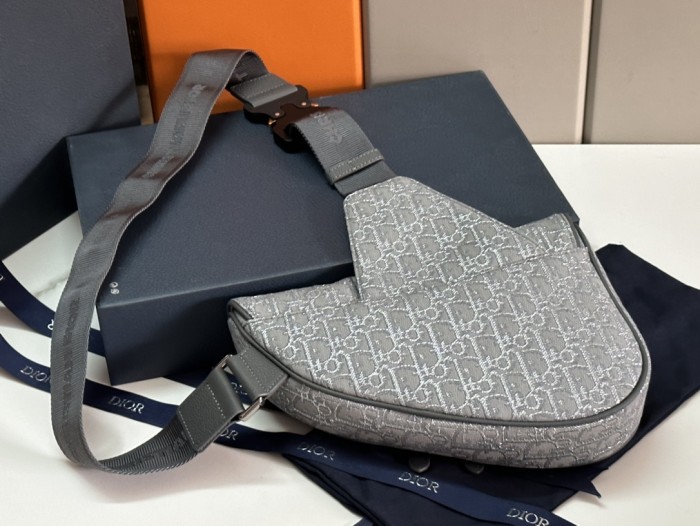 Handbag  Dior  93305  size  26 x 19 x 4.5  cm