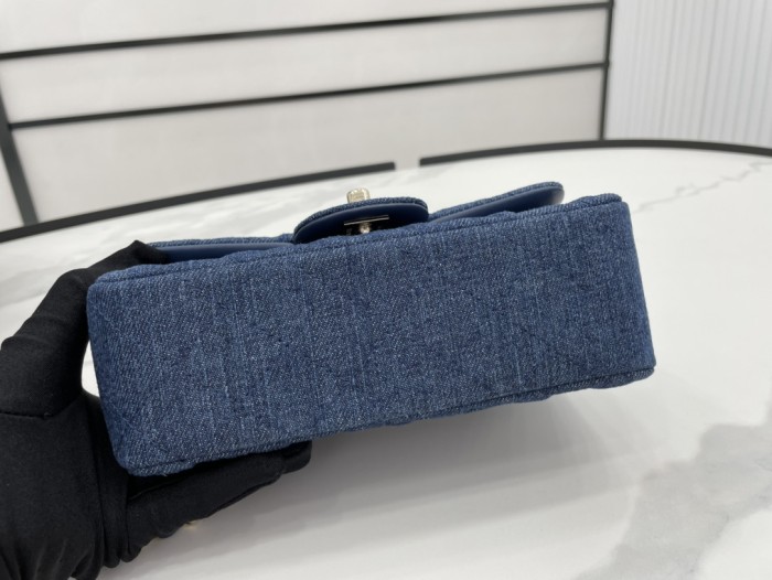 Handbag   Chanel  size  20 cm