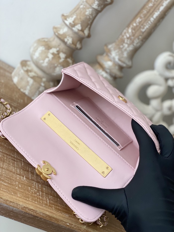 Handbag   Chanel  AP81214  size  10*18*4.5 cm