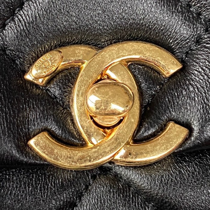 Handbag   Chanel  AS3365  size 17X8.5X11.5 Cm
