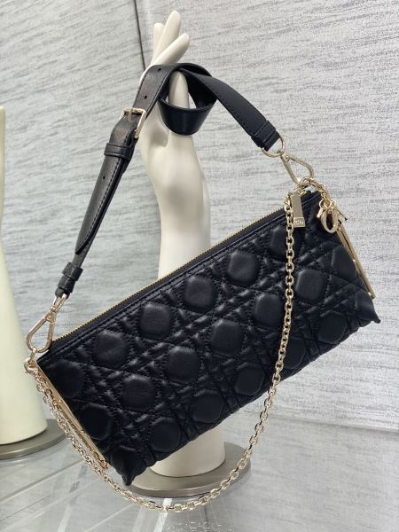 Handbag   Dior  size  27×12×5 cm