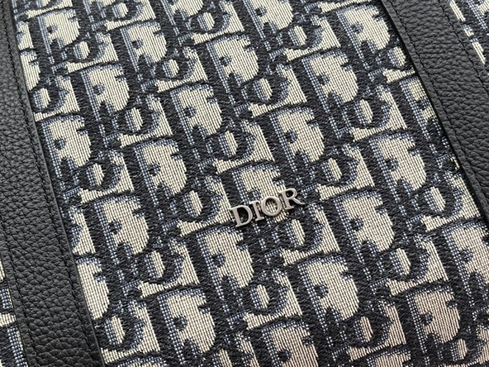 Handbag  Dior  93338  size  50 x 25 x 21.5  cm