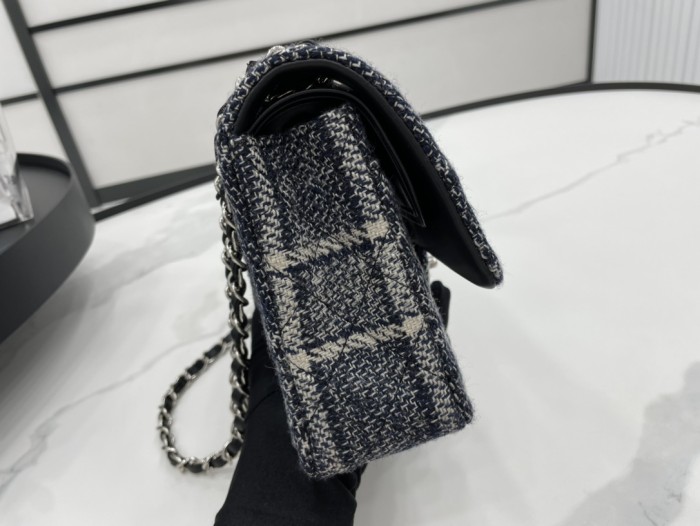 Handbag   Chanel  size 25 cm 