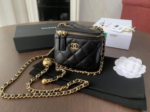 Handbag   Chanel  size  8.5cmx11cmx7 cm