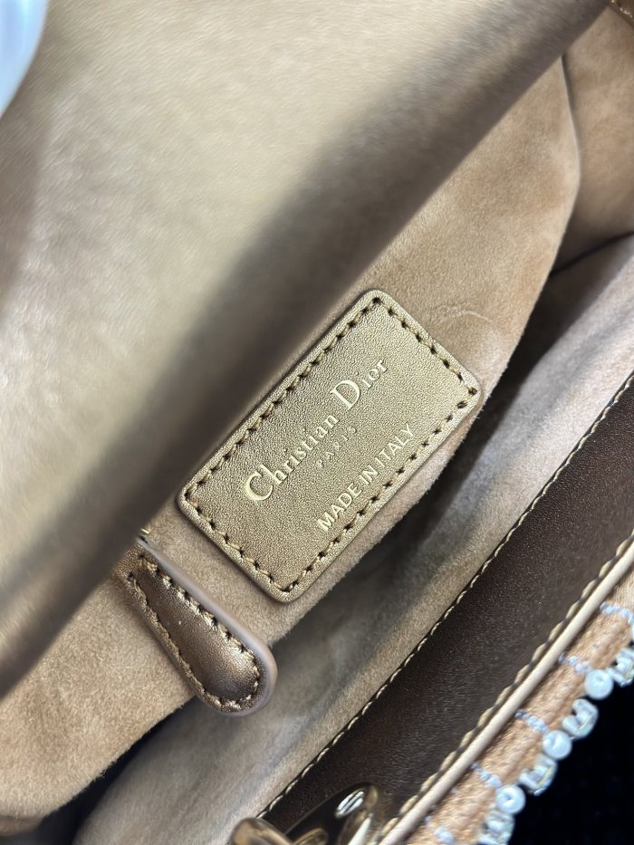 Handbag   Dior M0505  size  17 x 15 x 7  cm