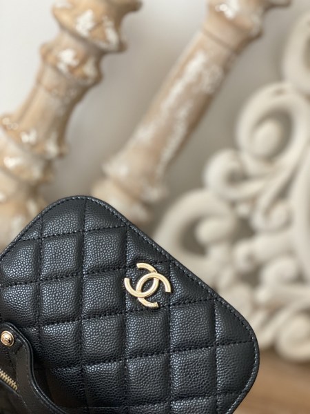Handbag   Chanel  81215  size  15 Cm
