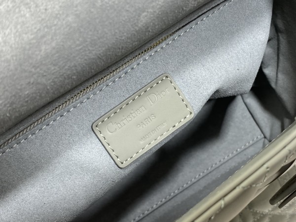  Handbag   Dior  size  24 cm