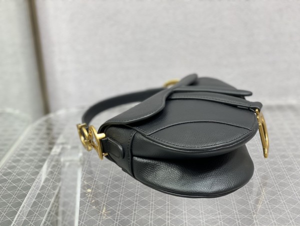  Handbag   Dior  size  19.5 cm