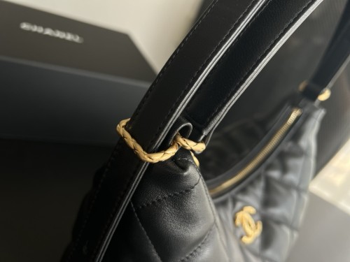  Handbag   Chanel  size  30cmx37cmx8 cm