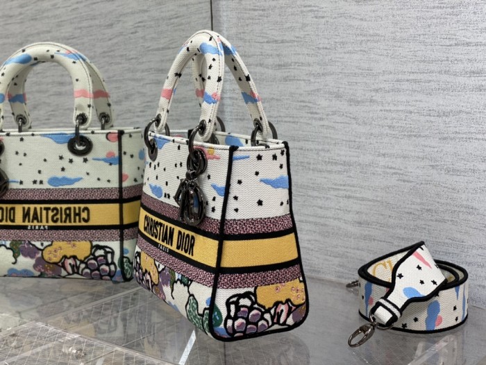 Handbag  Dior  size  24 cm