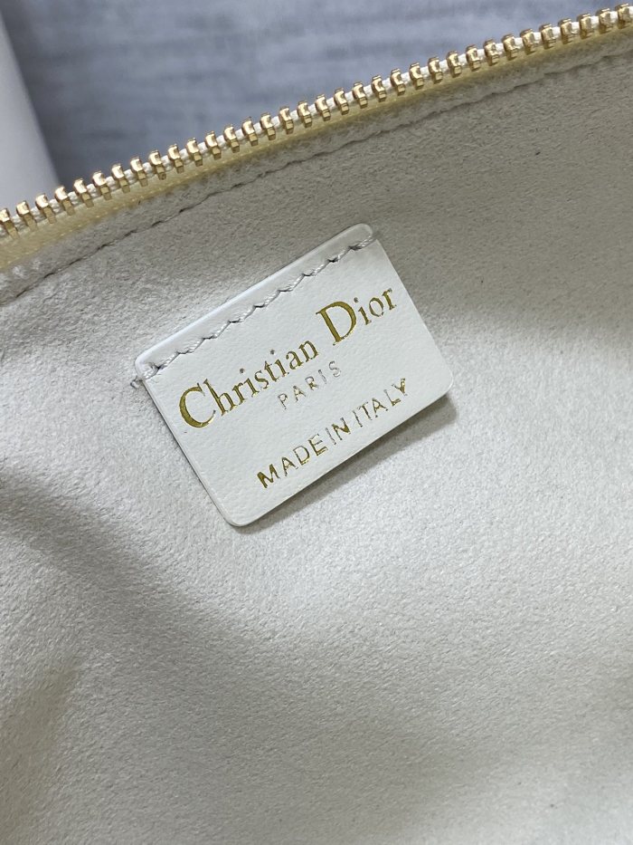 Handbag   Dior  size  27×12×5 cm