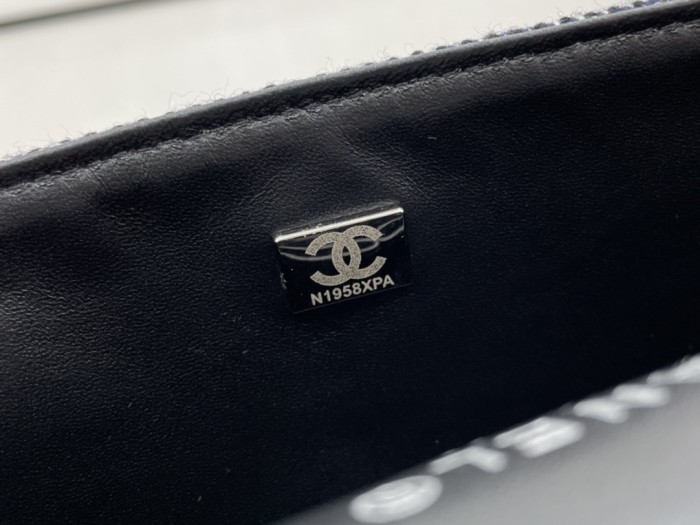 Handbag   Chanel  size 25 cm 